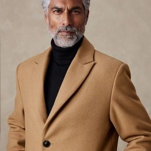 Used Men’s Banana Republic Pea coat in Tan (M)
